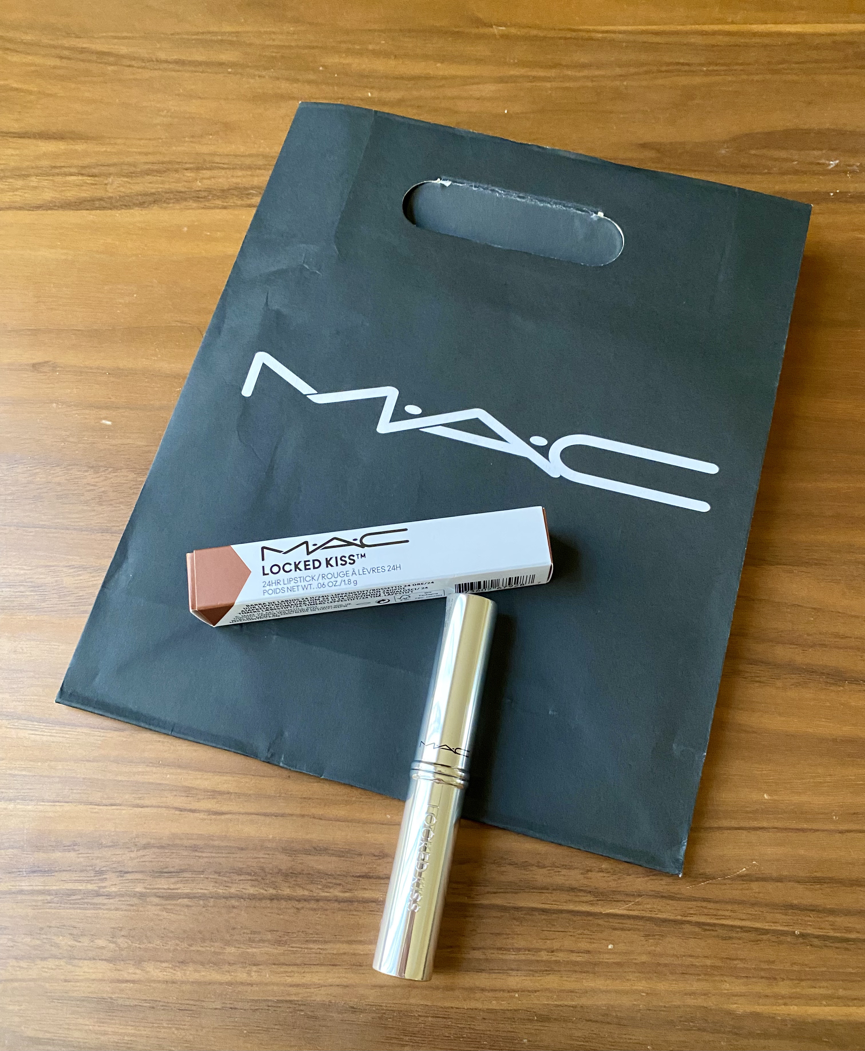 M・A・C ロックドキス リップスティックのクチコミ「昨日の購入品！
昨日は久々に百貨店へ。
といっても、閉店まで1時間切っているという時間がないな.....」（2枚目）