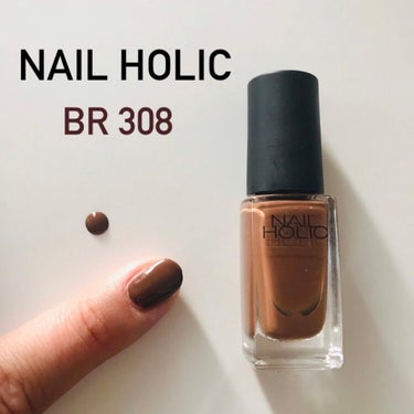 •NAIL HOLIC•
ネイルカラー : BR 308

こちらの色は
ミルクチョコレートの様なブラウンカラー

容器の瓶から見るより塗った方が少し濃く色が出ると思います

一度塗りでも充分な発色の良さ

深緑、深紅などの濃いカラー系や、ベージュやピンク系などの淡いと組み合わせて塗っても、とっても相性が良く、チョコカラーなのでこれからのバレンタイン時期にも良さそう♪大活躍中です





NAIL HOLICは
プチプラなので豊富なカラバリの中から 様々な色に挑戦できたり、組み合わせたりして遊べるので楽しみながらリピート中♪
香りもあまりキツくはなく、筆も比較的使いやすいと思います





#ネイルホリック#nail_holic #ネイルカラー#BR308#ネイルカラー#買って後悔させません#ネイル#ネイルポリッシュ#nail#チョコレートカラー


の画像 その0