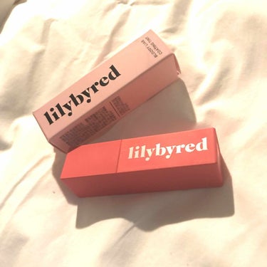 この間の韓国旅行✈️で買ったlilybyredのティントを紹介します！私が買った色はcherry🍒(2枚目の画像は一番上です！)で、とても発色も良くてピンク過ぎない程よい赤とピンクの間の色味でした！やは