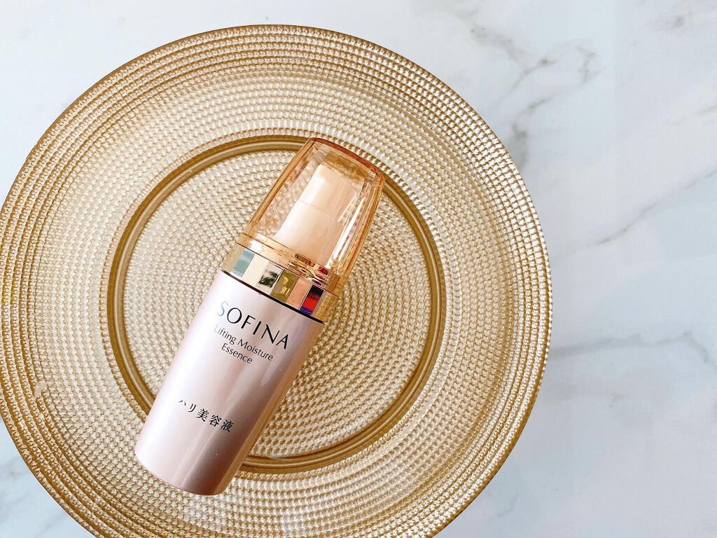 進化系モイストリフト成分Wが角層の最深部まで浸透しもっちりハリのある肌へ導いてくれる美容液です。

とろっと濃密なテクスチャーでお肌に吸い付くように浸透。
これから乾燥がひどくなる冬場にもぴったりの使い心地です＾＾

目元など凹凸があるとこ