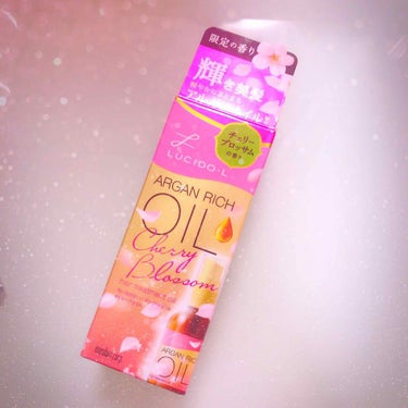 ルシードエル オイルトリートメント✨
【限定】チェリーブロッサムの香り🌸

いつも使っているヘアオイルが
入手困難なほど人気のようで
購入出来なかったので
最近よく見るこちらを購入💫
(ちなみにウエラの