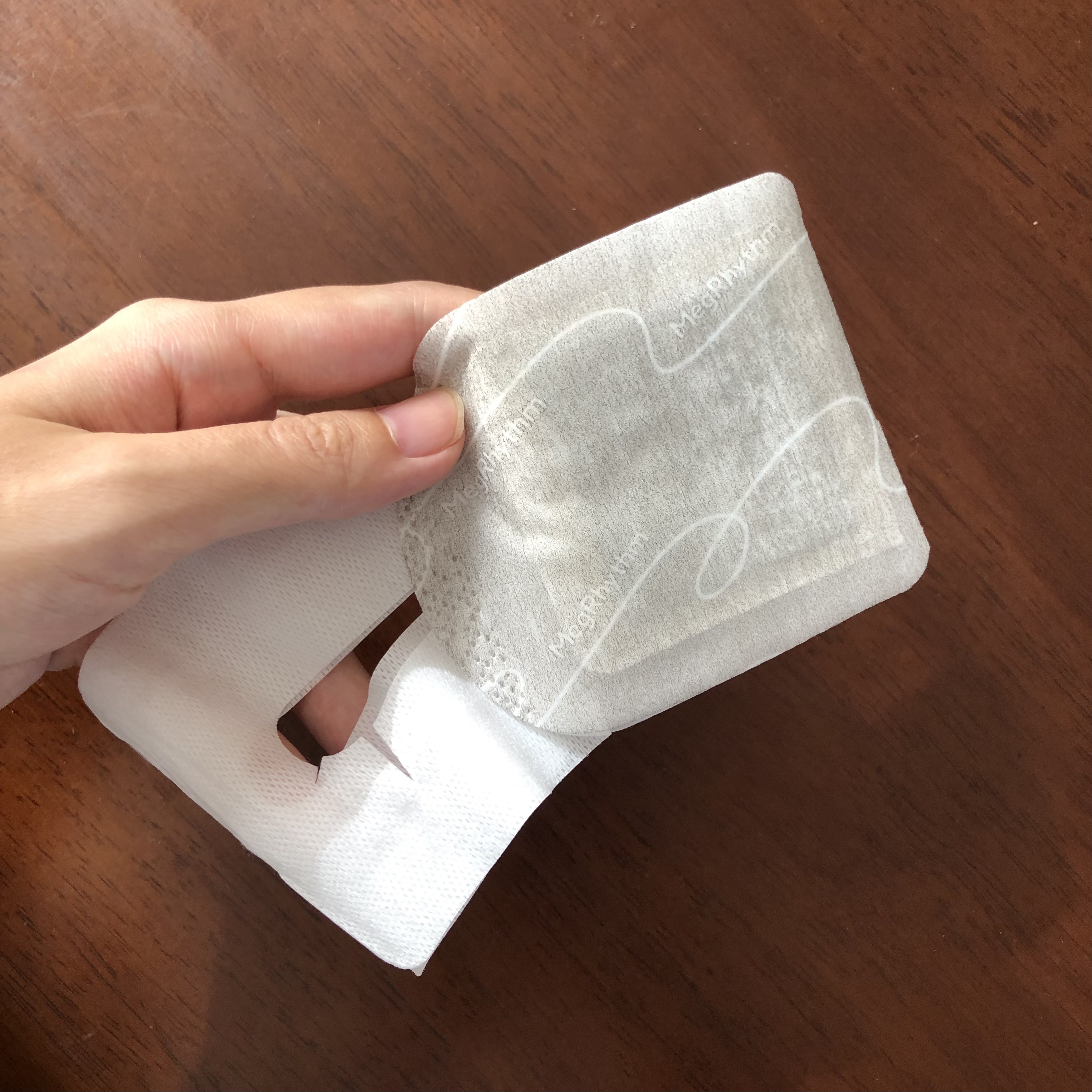 めぐりズム 蒸気でホットアイマスク カモミールの香り/めぐりズム/ホットアイマスクを使ったクチコミ（2枚目）