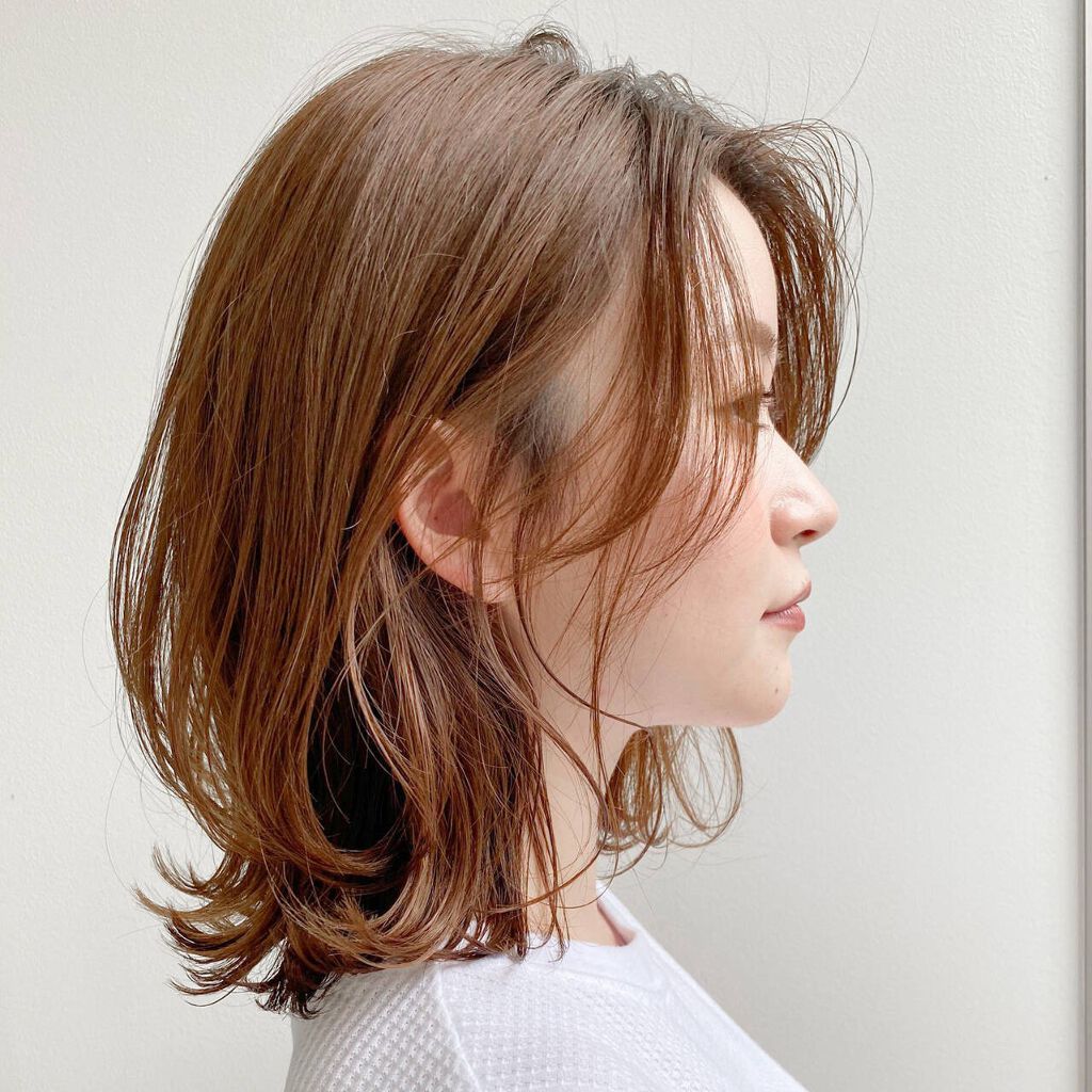 湿気で髪の毛がボサボサに!広がりやすい髪の整え方からスタイリング剤まで【徹底解説】のサムネイル