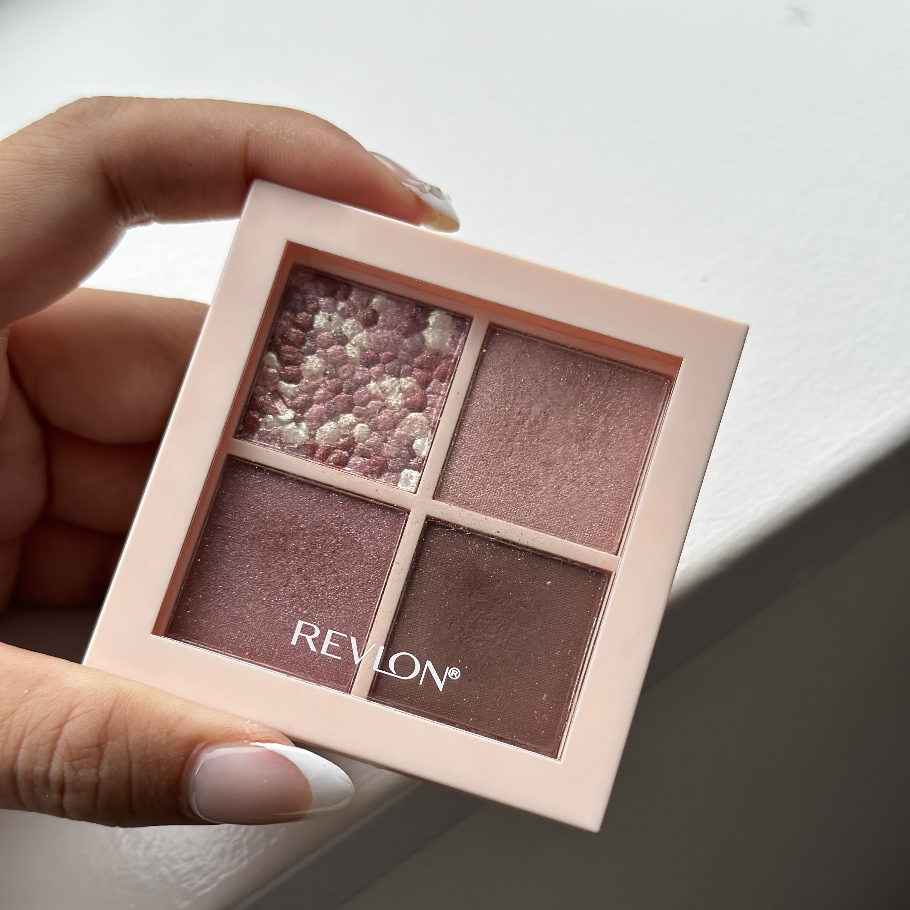 レブロン ダズル アイシャドウ クアッド/REVLON/アイシャドウパレットを使ったクチコミ（1枚目）