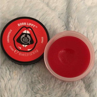 THE BODY SHOP ボーンリッピー リップバーム ストロベリーのクチコミ「THE BODY SHOP 
ボーンリッピーリップバーム  
ストロベリーの香り（リップクリー.....」（2枚目）