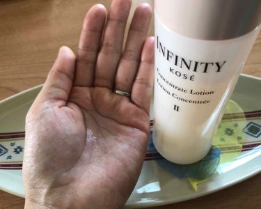 インフィニティ コンセントレート ローション IIのクチコミ「INFINITYはオトナの女性が欲しい保湿力に加え、デザイン性の良さやエイジングケアにしては軽.....」（2枚目）