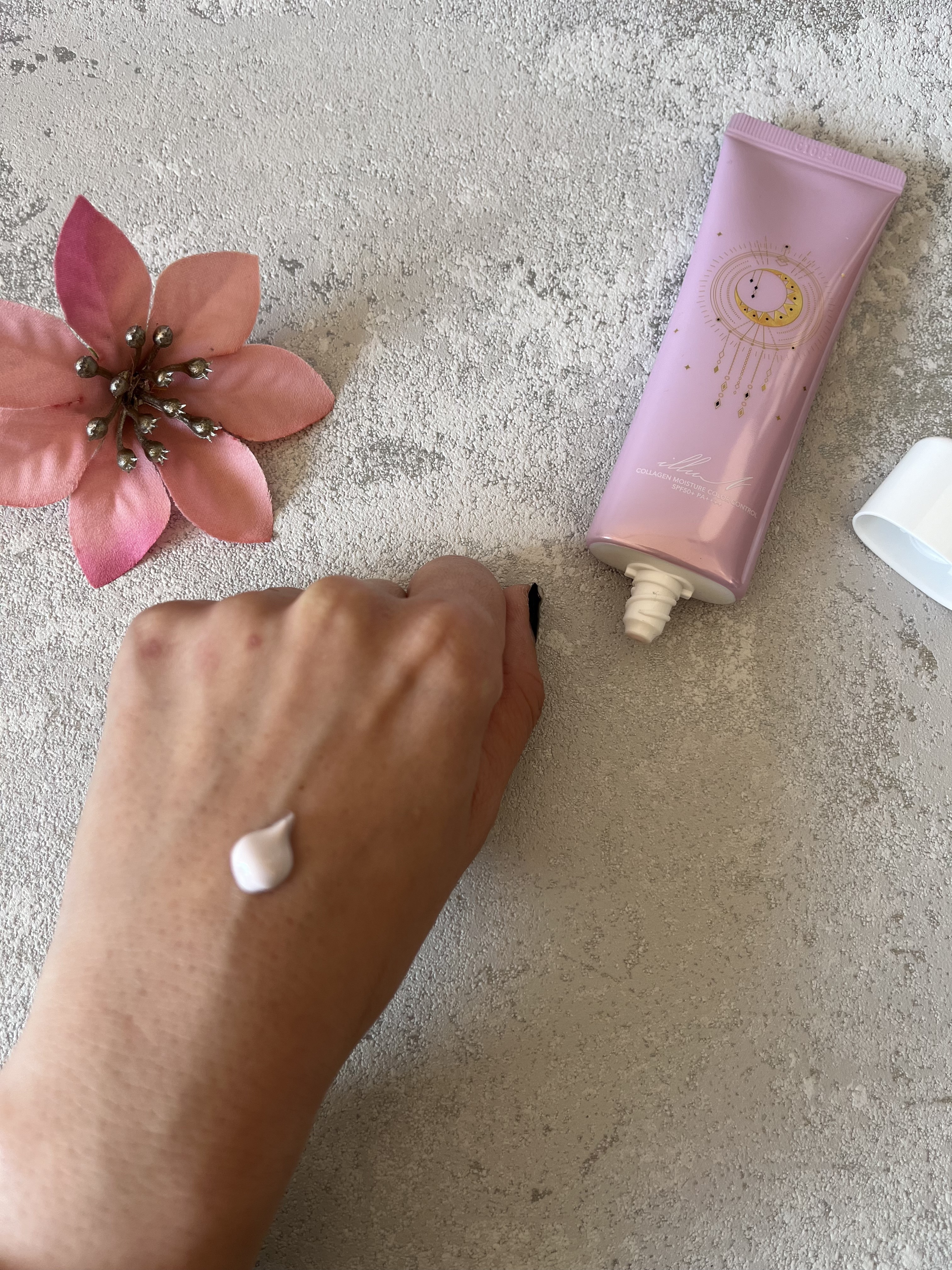 コラーゲンモイスチャーカラーコントロール/illuN/化粧下地を使ったクチコミ（2枚目）