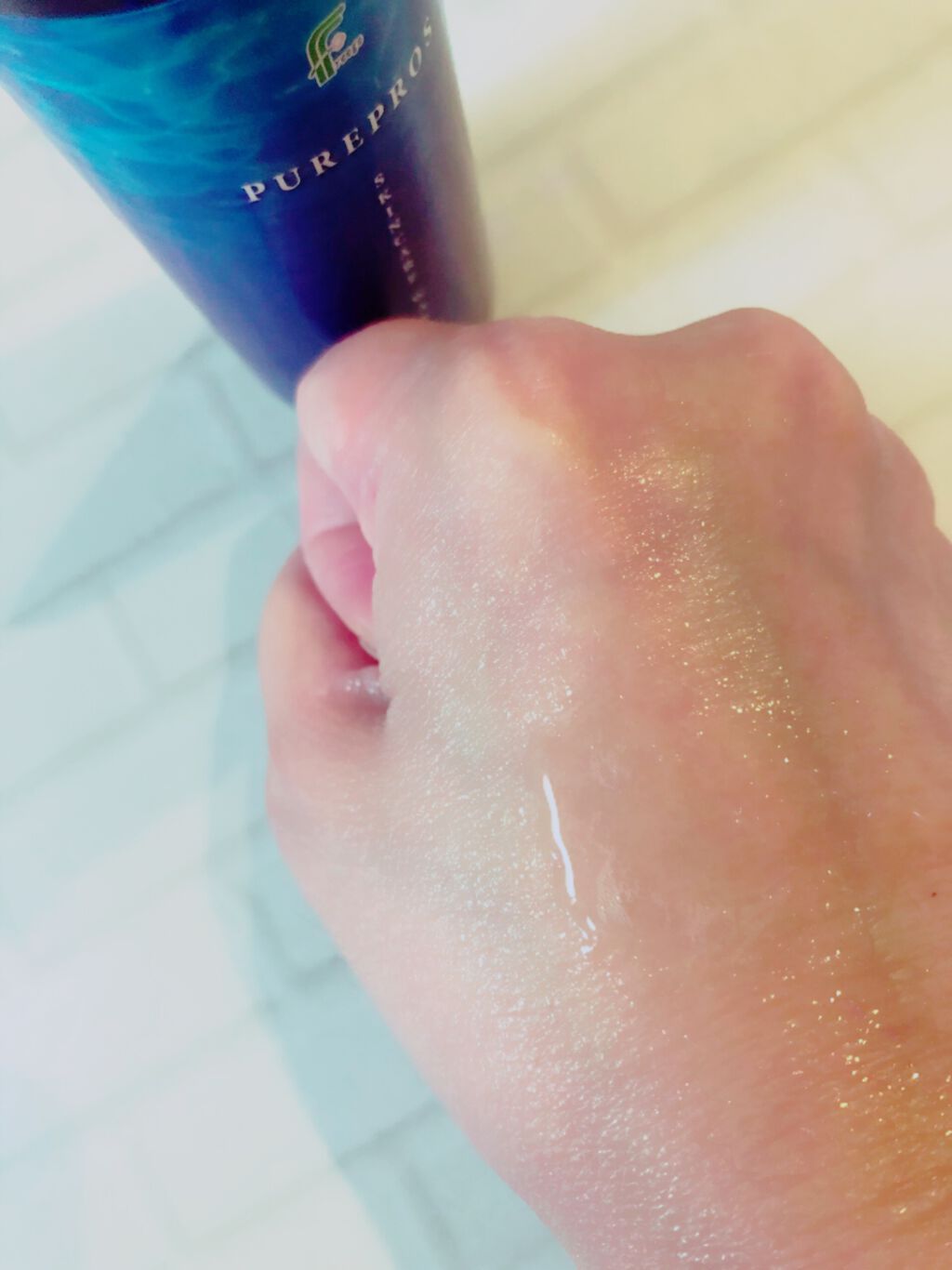 オタネ on LIPS 「シュッとひと吹きするだけで肌に潤いと透明感のある肌にしてくれる..」(3枚目)