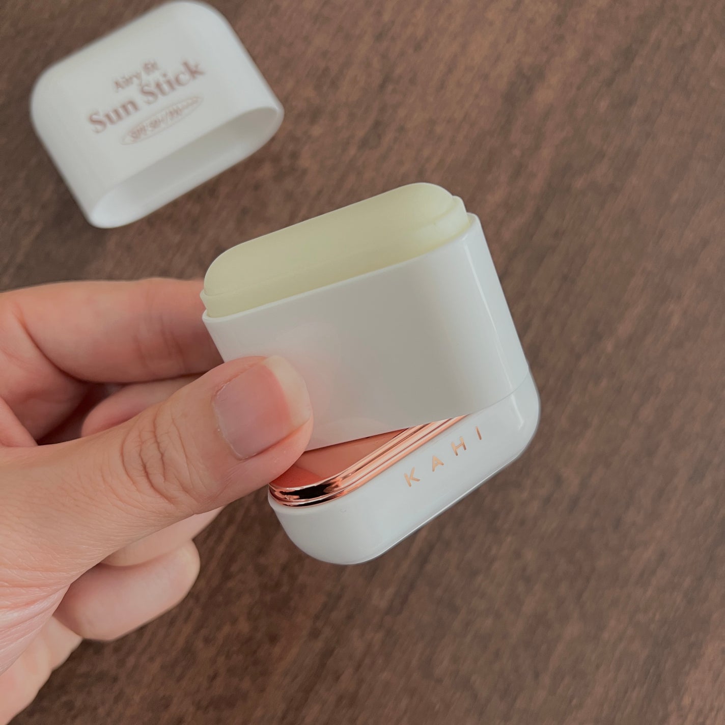 エアリーフィットサンスティック/KAHI/日焼け止めスティックを使ったクチコミ(2枚目)