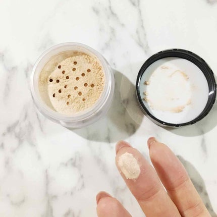 ローラ メルシエ トランスルーセント ルース セッティング パウダー グロウのクチコミ「ルースセッティングパウダー トランスルーセントのセッティング力と素肌のような仕上がりを継承しつ.....」(2枚目)