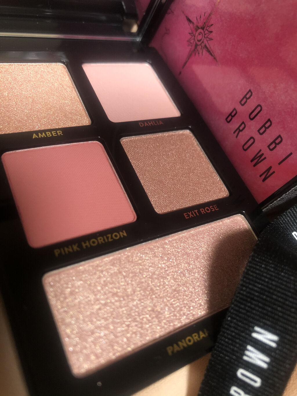 パノラミック ピンク アイシャドウ パレット/BOBBI BROWN/アイシャドウパレットを使ったクチコミ（1枚目）