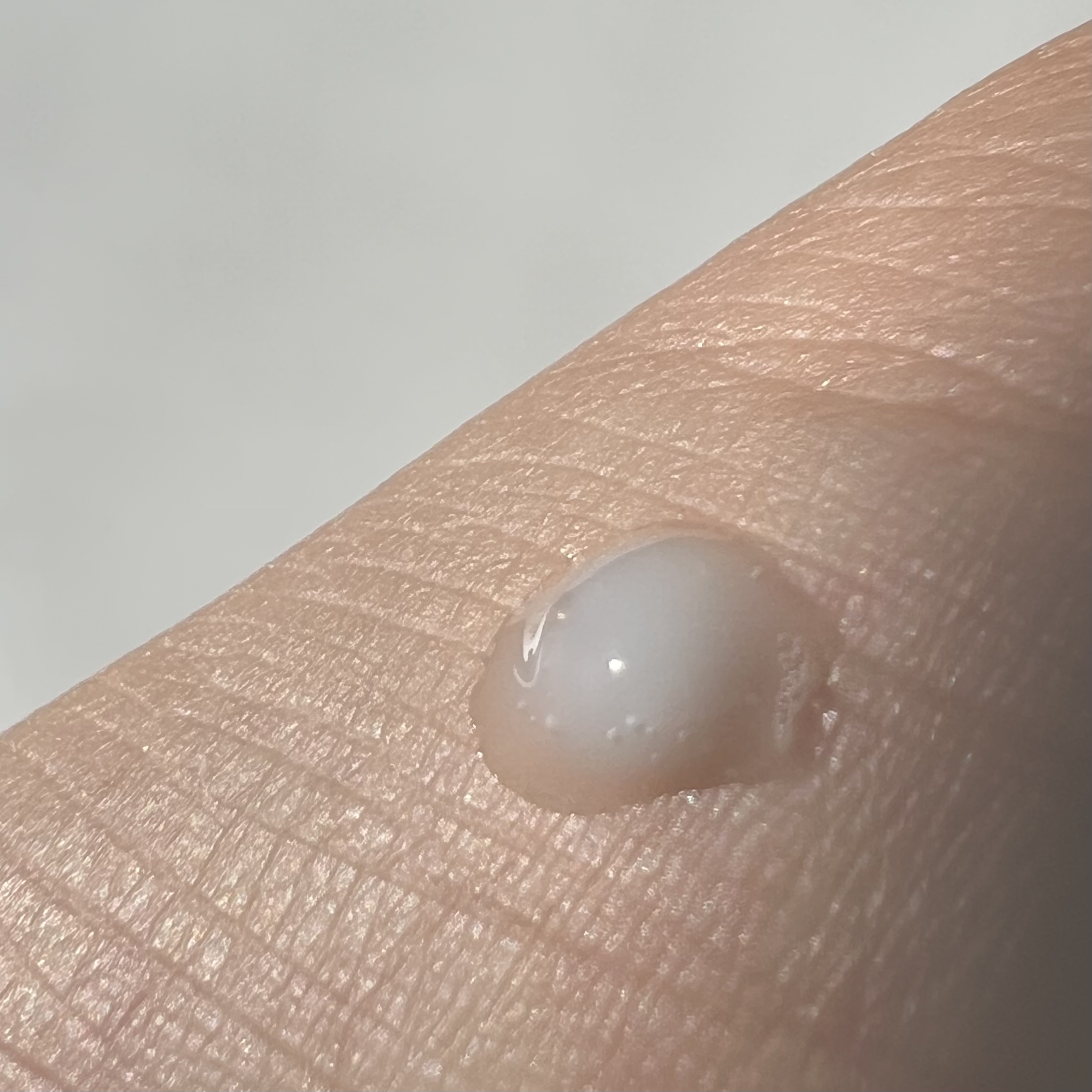 ペプチドボリュームウォーターグローセラム/DR.PEPTI/美容液を使ったクチコミ（3枚目）