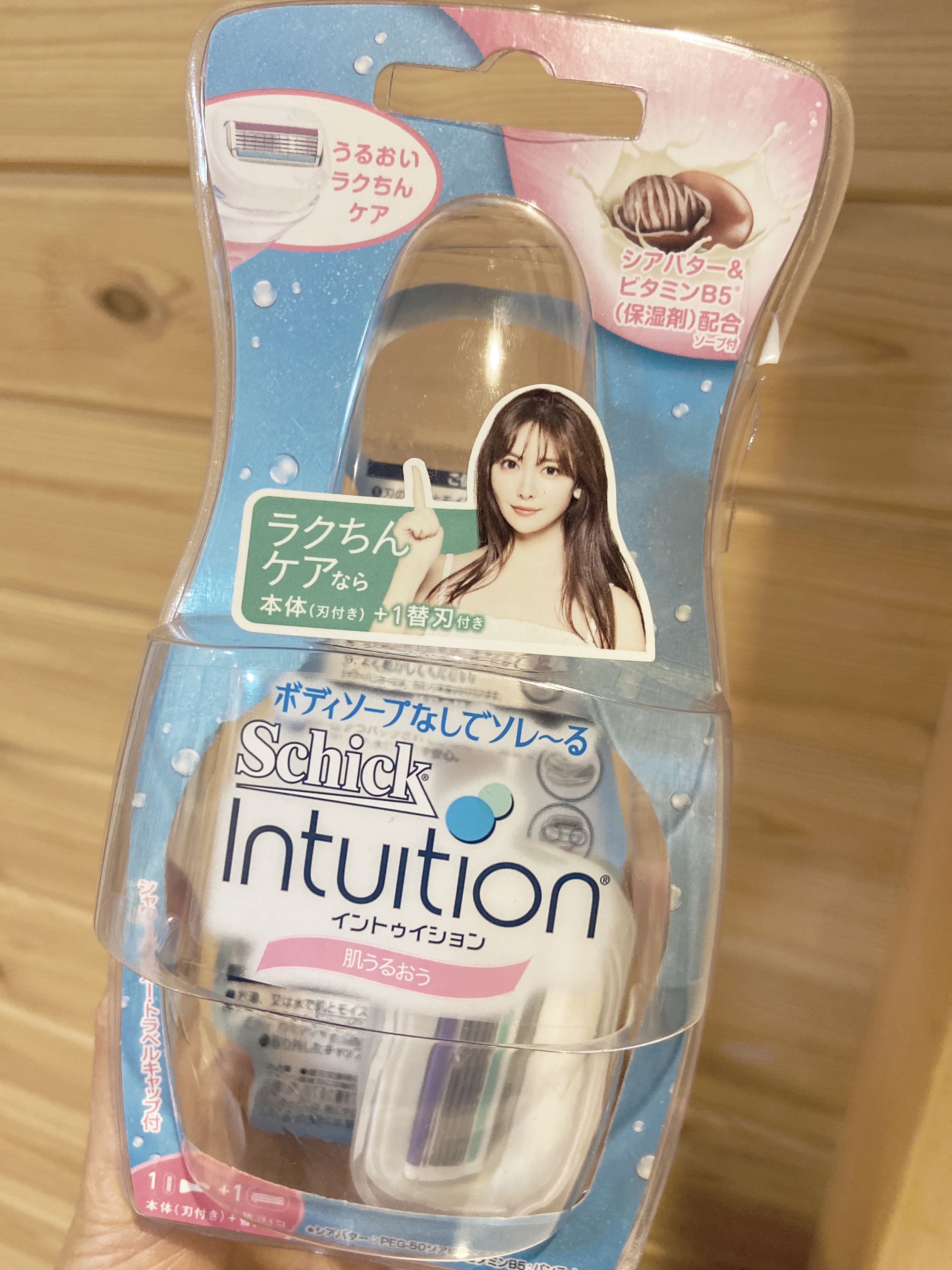 イントゥイション しっとり肌 ホルダー (刃付き+替刃1コ)/イントゥイション/シェーバーを使ったクチコミ（1枚目）