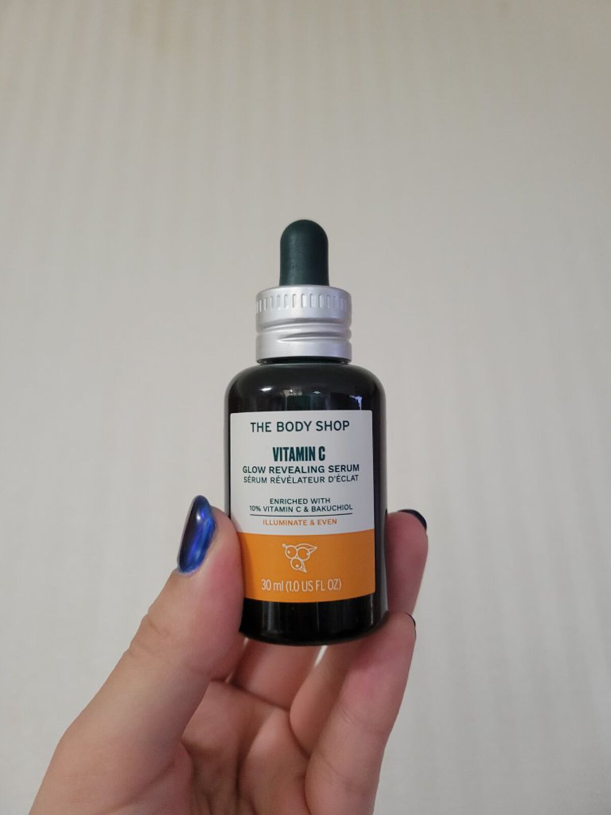 THE BODY SHOP C10 グロウ セラム
お風呂あがりに化粧水→パックの後に塗っています
パック前のほうがいいかな？
トロみがありますが、ベタつかないので塗り心地いいです
Cと聞いていたので酸っぱい系の香りかと思ったらそんなことも