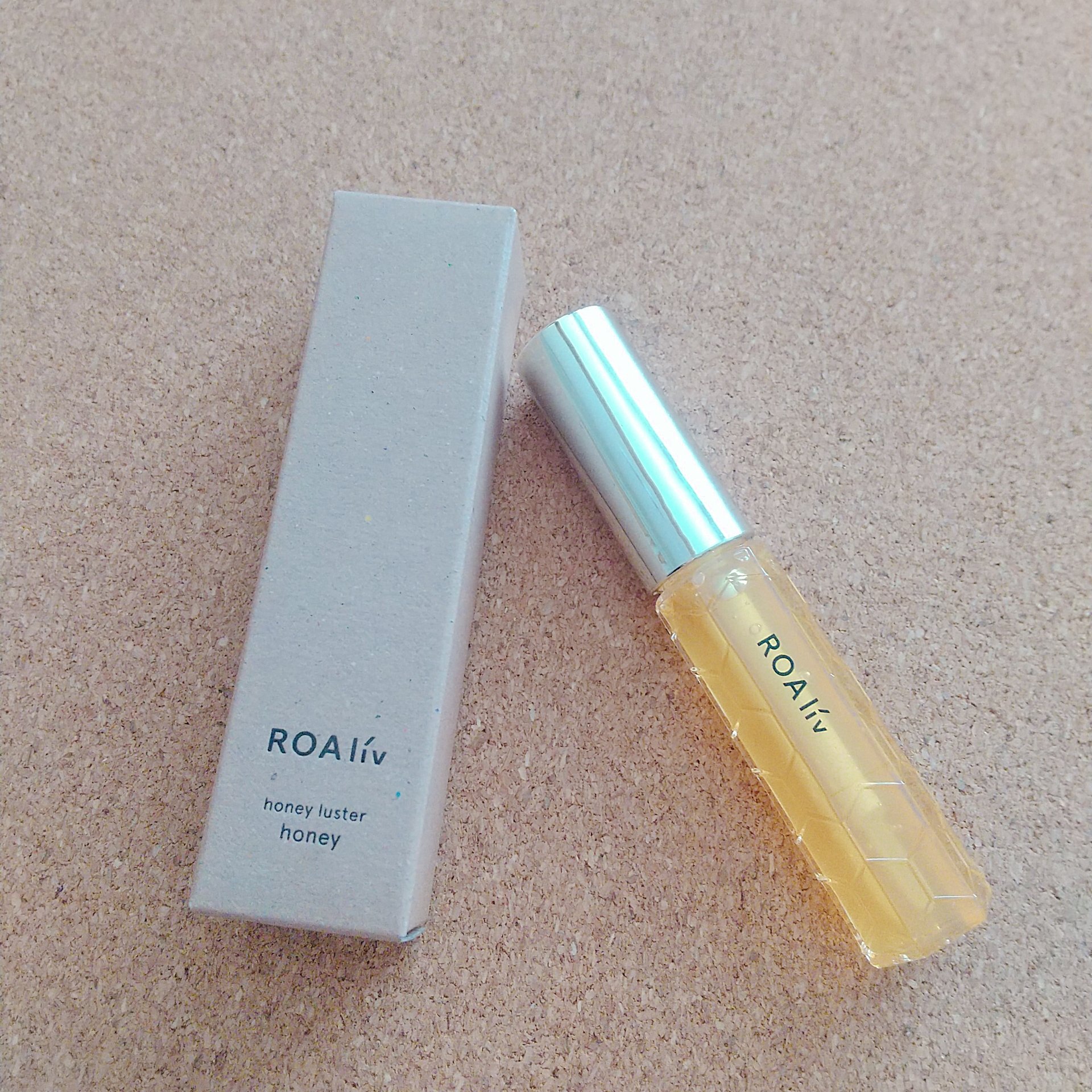 ハニーラスター r/ROAlív/リップグロスを使ったクチコミ（1枚目）