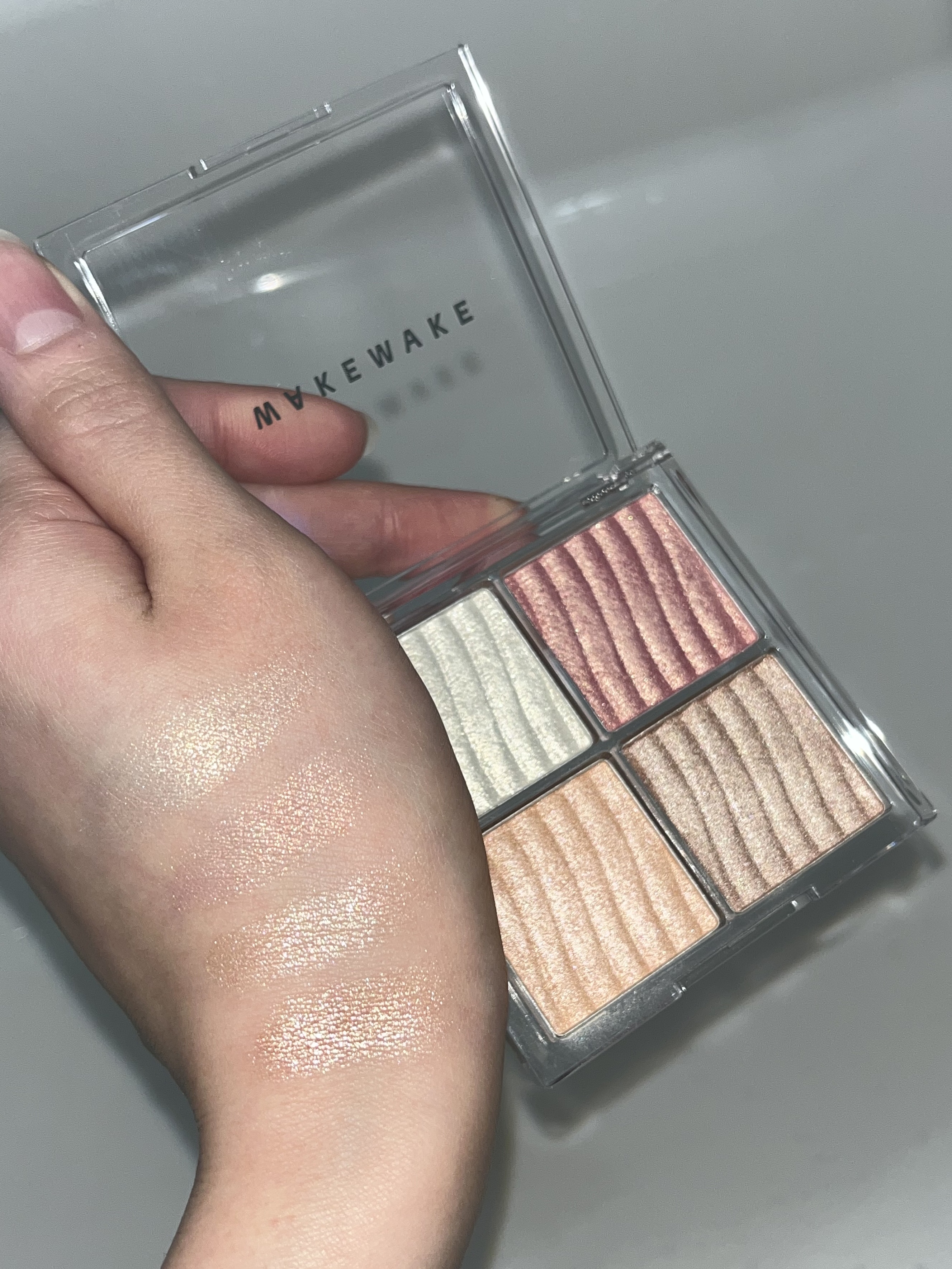 グロウコントゥアリングハイライターパレット/wakemake/パウダーハイライトを使ったクチコミ（2枚目）
