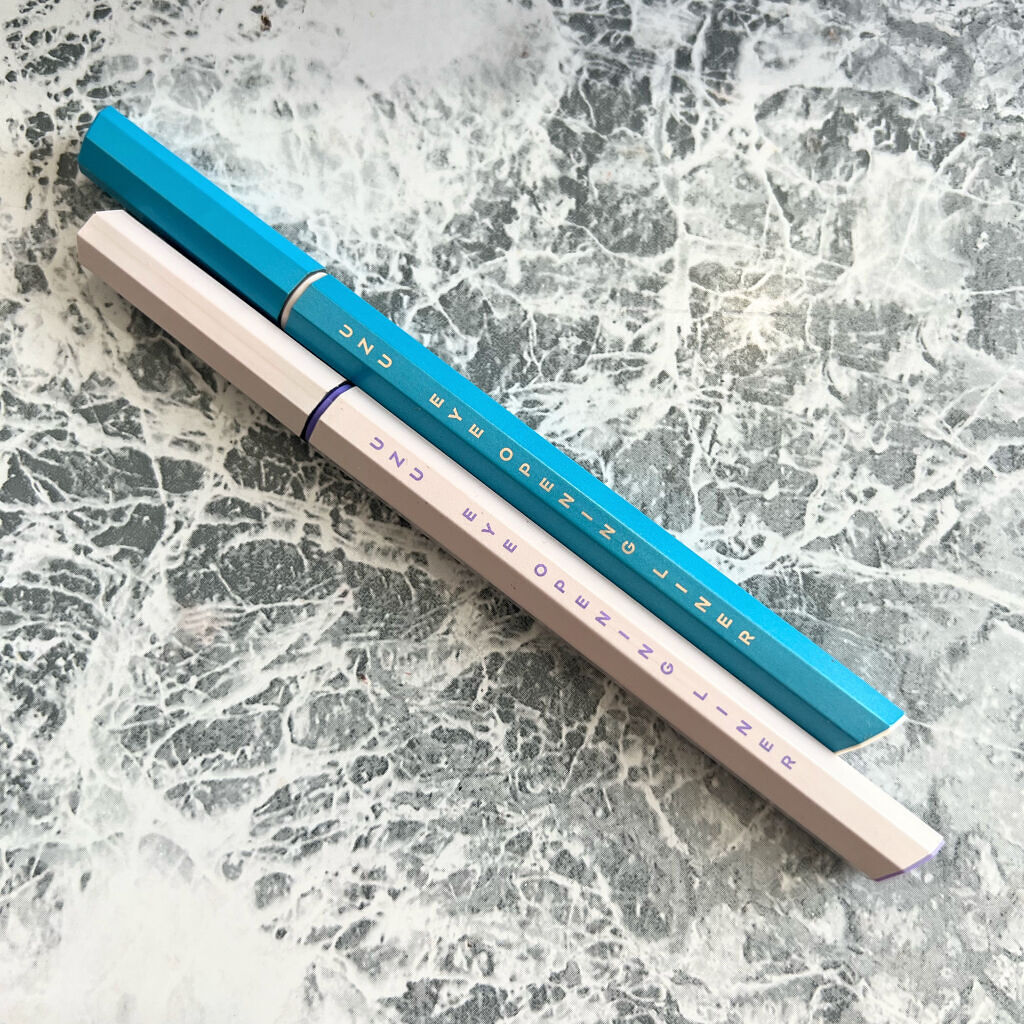 EYE OPENING LINER LIGHT-BLUE/UZU BY FLOWFUSHI/リキッドアイライナーを使ったクチコミ（2枚目）