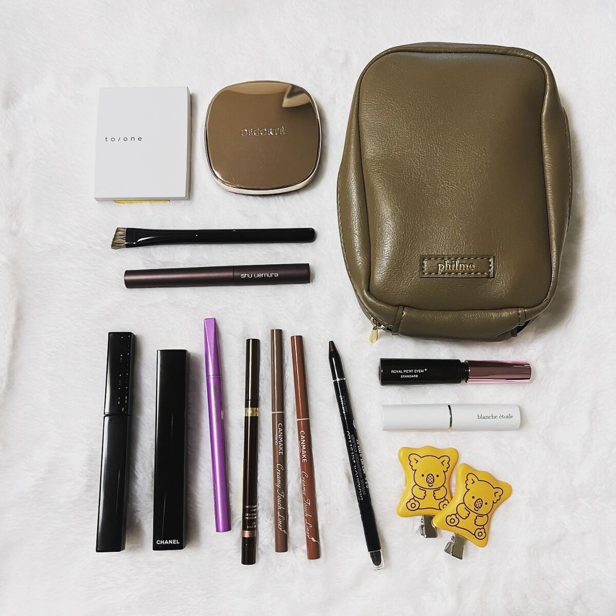 u.フォロバ on LIPS 「#ポーチの中身一度買うか迷って買わなかったムック本の#付録のポ..」(1枚目)