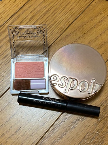 LIPSショッピングで購入しました。



●espoirプロテーラービーグロウクッション
　色はペタル、SPF50PA++++
パフがもちもちで柔らかくて肌当たりが良かったです。
色は大丈夫でした。
