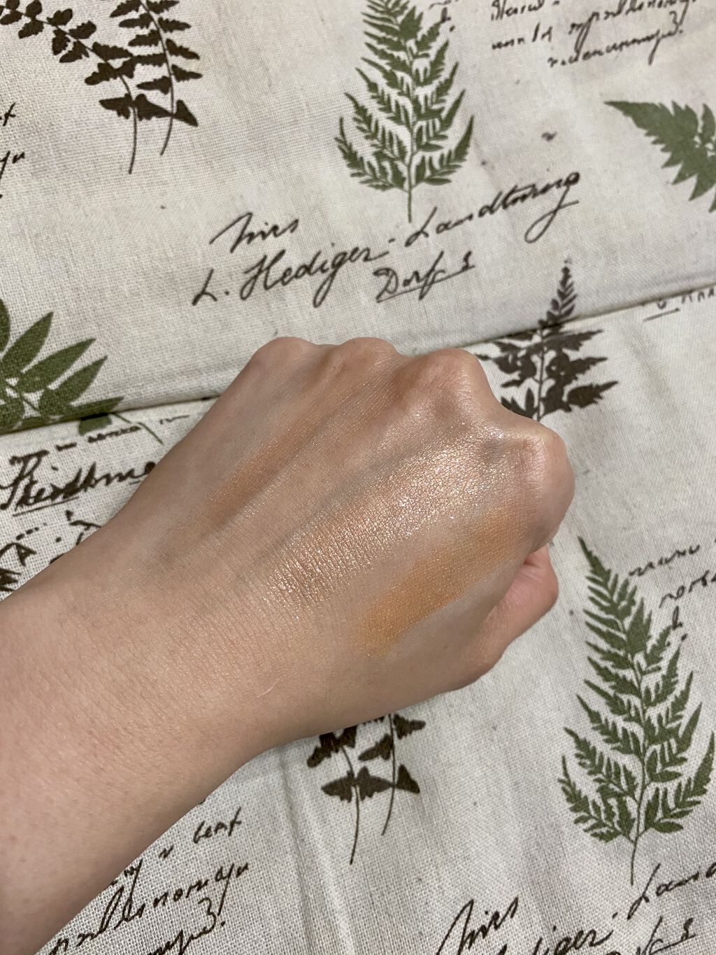 シャドーカスタマイズ/MAJOLICA MAJORCA/単色アイシャドウを使ったクチコミ（3枚目）