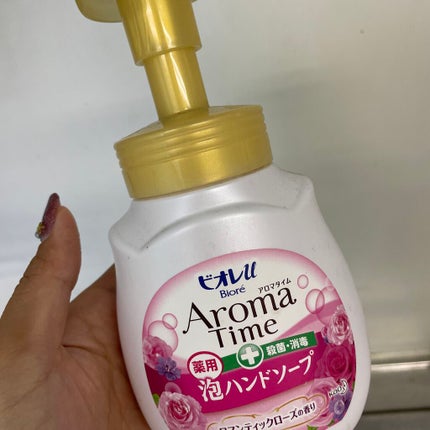 ビオレu アロマタイム 泡ハンドソープ ロマンティックローズの香りのクチコミ「
泡で出てくるハンドソープ✨
これ、香りがすごく良くて
無駄に手を洗いたくなるくらい良いです.....」(1枚目)