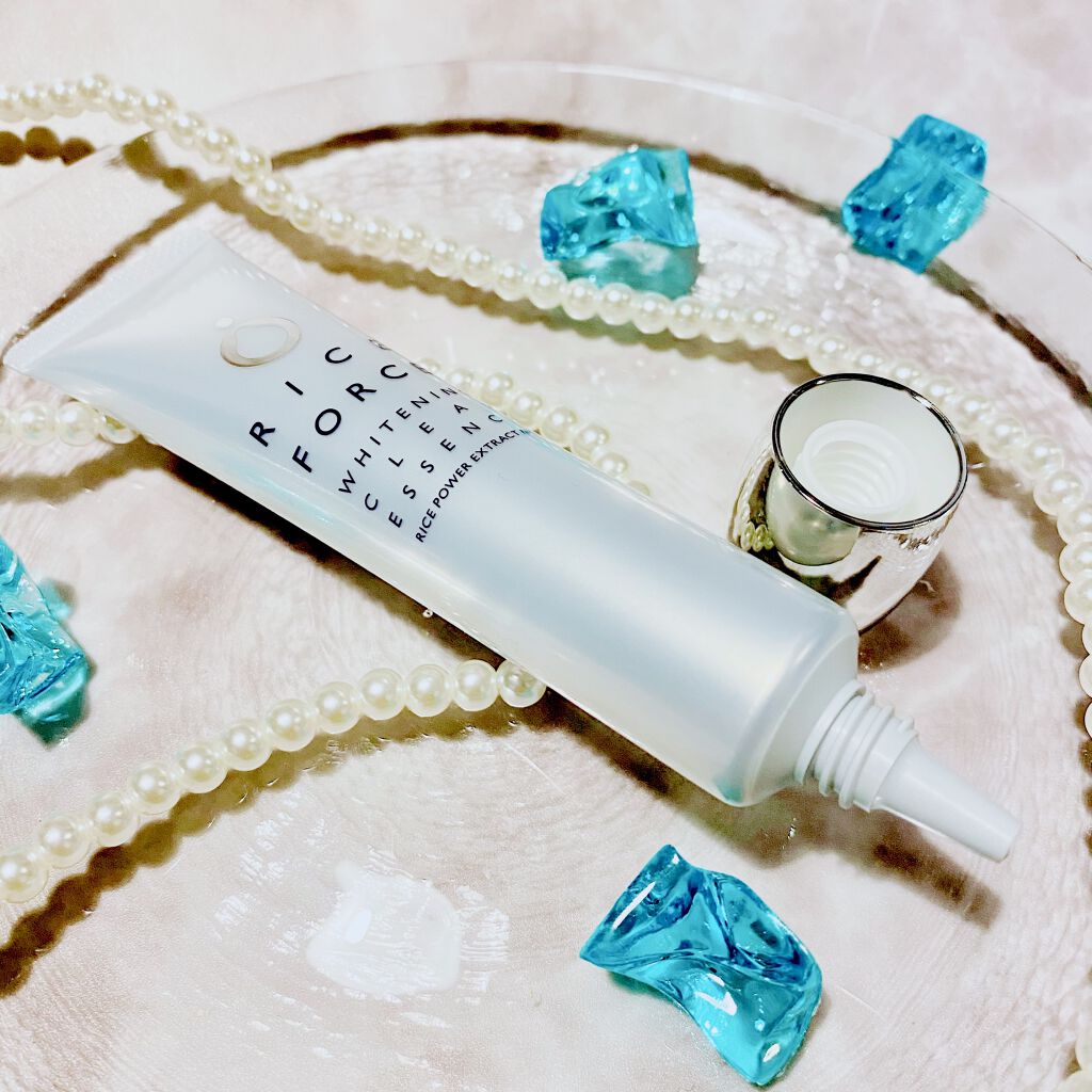 ライスフォース ホワイトニングクリアエッセンスのクチコミ「浸透力抜群！
ダメージから肌を守り透明感のある肌へ導く薬用美白美容液！

少量でも伸びが良く、.....」（2枚目）