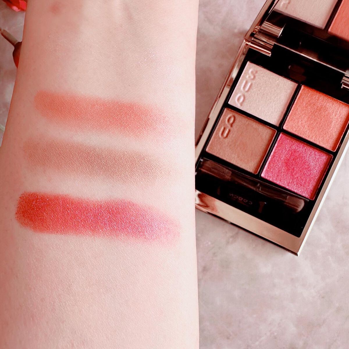 シグニチャー カラー アイズ 120 冬薔薇 -FUYUSOUBI/SUQQU/アイシャドウパレットを使ったクチコミ（3枚目）