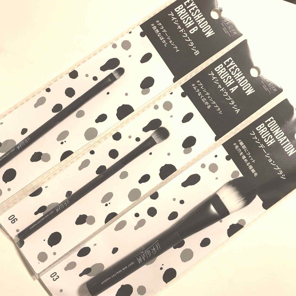 UR GLAM　EYESHADOW BRUSH A/U R GLAM/メイクブラシを使ったクチコミ（1枚目）