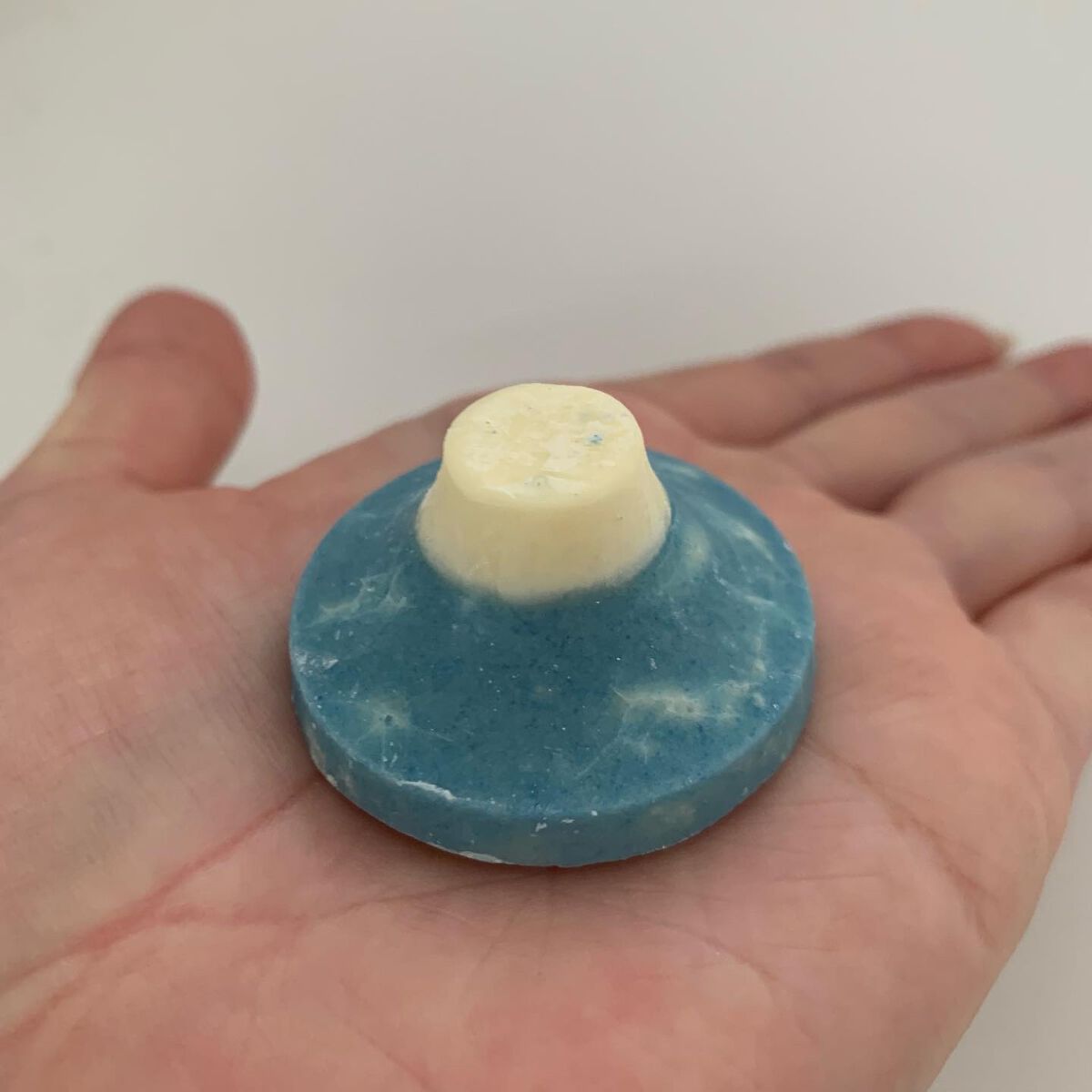 青い富士山チョコクランチ/富士山プロダクト/食品を使ったクチコミ（3枚目）