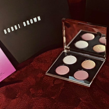 リュクス アイシャドウ クォード グロウ ウィズ ラブ コレクション/BOBBI BROWN/アイシャドウパレットを使ったクチコミ(2枚目)