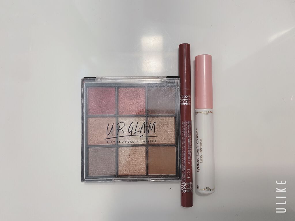 ［今日のメイク］

こんにちは☀️
ことはです👏


今日は娘の運動会ということで仕事はお休みです！

ですが山のように家に持って帰ってきています！
死ぬ😇


本日は、ボルドーメイク💄 ✨💕🍷


結局私は一重なの？？
なんか最