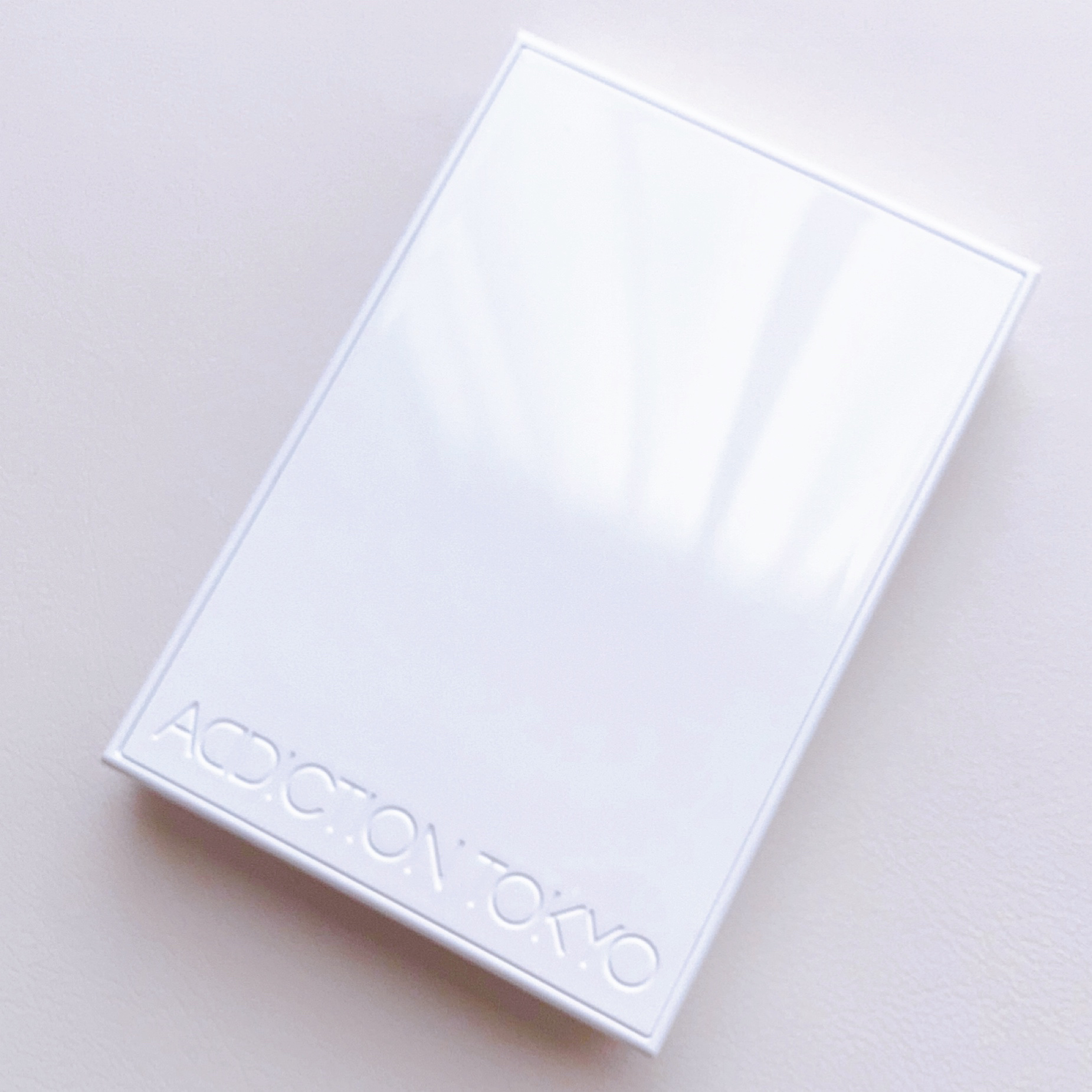 ADDICTION ホリデー アディクション　サイレント ウィッシュⅡ のクチコミ「\ADDICTIONクリスマスコフレ🎄/
白パケが可愛すぎるアイシャドウパレット🧡

#yun.....」（3枚目）