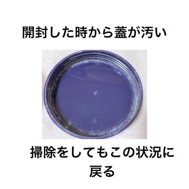 
※酷評ですのでご注意ください！
気に入って使用されている方申し訳ございません！
あくまで私が使用した感想ですので、ご了承ください。







◆SRICHANDトランスルーセントパウダー10g

ドラッグストアで気になって購入してみたフェイスパウダー。
結論から先にお伝えしますと、私には合いませんでした😭


[気になった点]
①パウダーが散らばる
②パフ
③仕上がり
④匂い


①パウダーが散らばる
これは、不良なのかなぁ……
購入してすぐ開けてみると、蓋に容器の中蓋から漏れたパウダーがびっちりくっついていた……(写真3枚目)
パフを容器につけた状態で傾けても、そこから出る？？というところからパウダーがパラパラでてくる。
１回分解してみて掃除してみましたが、それでも漏れてきてこの状態。

②パフ
パフとパウダーの質が合わないような気がする。
パウダーが馴染まない。
昔こういう素材のおもちゃよくあったなーという触り心地のパフ。

③仕上がり
めちゃくちゃ粉っぽい、ムラになりやすい。
シワや毛穴をぼかす力はない。

④匂い
なんだろう……なんて言うのか……
めちゃくちゃ古い木のタンスの引き出しの奥みたいな匂いがする！笑(分かりづらい)
こんな匂いのパウダー初めて。
私はちょっと苦手な香り




これは……合わなかった……残念だ……
ごめんなさい……(՞߹ - ߹՞)の画像 その2