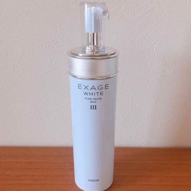 🌼 敏感肌でも使えるレベル  ★★★★☆

🌼 アルビオン EXAGE WHITE III

🌼 価格 5,000円(税抜)・容量 200g

アルビオンに出会ってから肌が本気で変わりました。使った次の