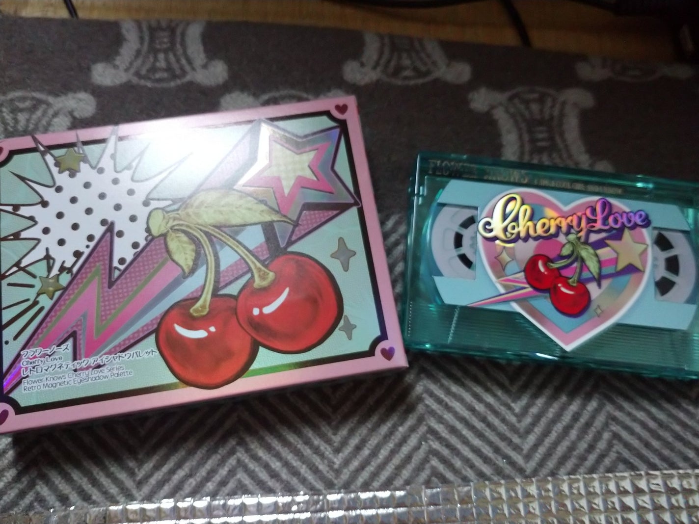 レトロマグネティック アイシャドウパレット/FlowerKnows/アイシャドウパレットを使ったクチコミ(1枚目)