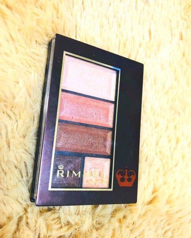 RIMMEL リンメル
ショコラスイートアイズ

チョコの香りがとってもいい匂いでコスメとしては申し分ないほどのアイシャドウです。
コスメ特有の臭みや嫌な感じもせず、使いやすい色ばかりでリピ買いしてる人