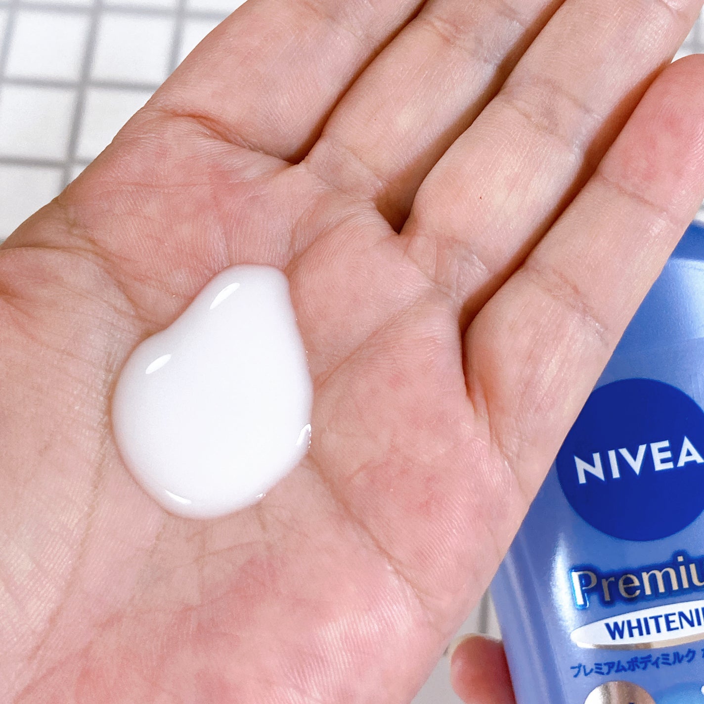 プレミアムボディミルク ホワイトニング【医薬部外品】 /ニベア/ボディミルクを使ったクチコミ(2枚目)