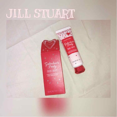 ❤︎JILL STUART❤︎


今回もJILLSTUARTの商品を紹介したいと思います笑


🧸今回紹介するのは「ギャレンタインズパーティ　ハンドクリーム」です。


🧸見た目
・赤とピンクでかわい