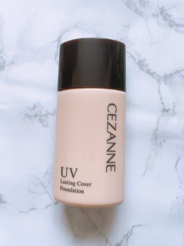  ⭐️購入品⭐️
CEZANNE ラスティングカバーファンデーション
20 自然なオークル

リキッドファンデーションは
SPF 50+ PA+++で日焼け止め効果もあり
ウォータープルーフで湿気や蒸れ崩れが気になる
マスクの時にもオススメだそうです！

毛穴・シミをカバー
お肌の悩みをしっかりカバーして
メイク仕立ての肌を長時間キープ。

セザンヌメイトで初めて使わせてもらって
機会があれば購入しようと思っていて
やっと購入しました！！（笑）

テクスチャーはやや硬めで
開けた時に液が飛び出てきたのはびっくりしました😱

毛穴が目立ったのは少し残念でしたが
崩れにくかったし
下地からパウダーファンデーションも
CEZANNEで統一したせいか
綺麗に仕上がりました✨


またセザンヌメイトは登録しておくと
新商品が出ると試供品を送ってくださるので
少し試してみたいと言う時には
とてもいいなぁと思いました✨
これがアイシャドウとかもあれば
もっと嬉しいなと思います。

　
#プレゼント#セザンヌメイト#セザンヌ
#株式会社セザンヌ化粧品#CEZANNE
#cezanne#ファンデーション
#リキッドファンデーション
#ウォータープルーフ#長時間キープ
の画像 その1