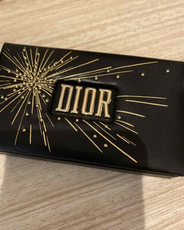 Dior スパークリング アイ パレットのクチコミ「デパコスが安く買えた💗デートメイクにピッタリのパレット💗
画像加工なし、スウォッチあり💗
se.....」（2枚目）