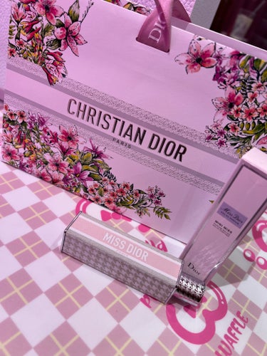 Dior


ミス ディオール オードゥ パルファン ミニ ミス
(ソリッドパフューム)フランス製🇫🇷  ¥9,790


ミスディオールのスティック式香水です。久しぶりにディオールでお買い物してきまし