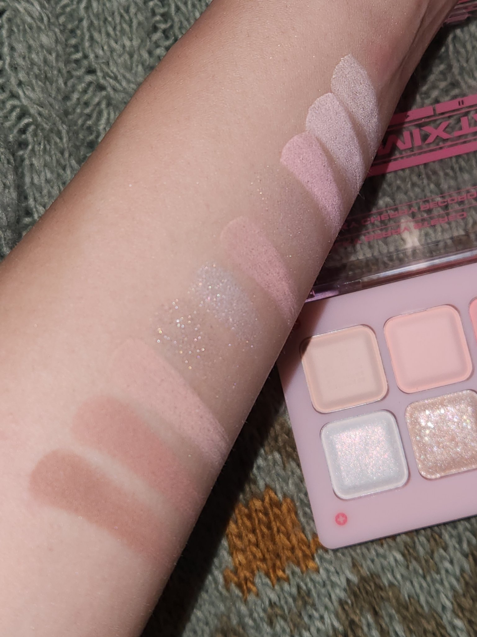 ムードキーボード 10 ミルキーチェリーレコーディング(Milky Cherry Recording)/lilybyred/アイシャドウパレットを使ったクチコミ（2枚目）