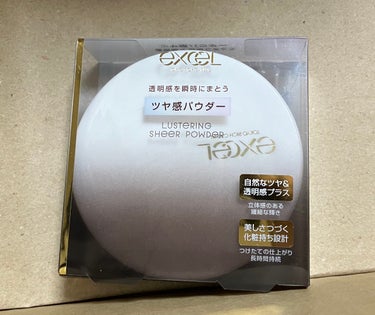 excelラスタリングシアーパウダー
1980円

5色のパウダー
ゴールド、ブルー、オレンジ、グリーン、ホワイト
でできていて、きれいな艶感のあるパウダーです!

つけ心地はとても軽くて、サラッとするのに乾燥しない

粉っぽい仕上がりはあまり好きじゃないのですが
艶感のあるパウダーで軽くて薄い仕上がりに感じられて
とてもきれいです(*´ω`*)

持ち運びにもいいサイズ感と薄さで
鏡もついてブラシもついています!

このブラシがまたふわふわでとても気持ちよく
パウダーがキレイにのります!
テスターでこのブラシを使って試したときとても感動しました🥺

メイクの持ちですが
まだ春というのもありますが
朝メイクして夜お風呂でメイクを落とすまで、
メイク崩れも目立たずとてもキレイに残っていました!(((o(*ﾟ▽ﾟ*)o)))

時間がたったあとにファンデかパウダーかの色が茶黒くなる現象が少なく感じたのが一番嬉しかったです(((o(*ﾟ▽ﾟ*)o)))

エクセルのベースメイクは好きですが
どちらかといえば乾燥肌さん向けの商品が多く
合わないものもあったのですが
これはとても大ヒットです(((o(*ﾟ▽ﾟ*)o)))笑

大理石のようなパッケージにときめきながらメイクできて
持ち運びにもいいし
これはリピートも考えたいです(*´ω`*)の画像 その2