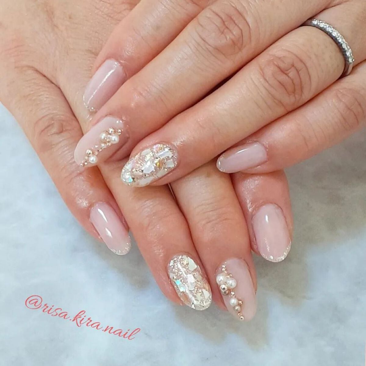 r.kira.nail on LIPS 「🤍🤍🤍クリスマスとお正月に向けて、いつもはシンプルなお客様も、..」(1枚目)