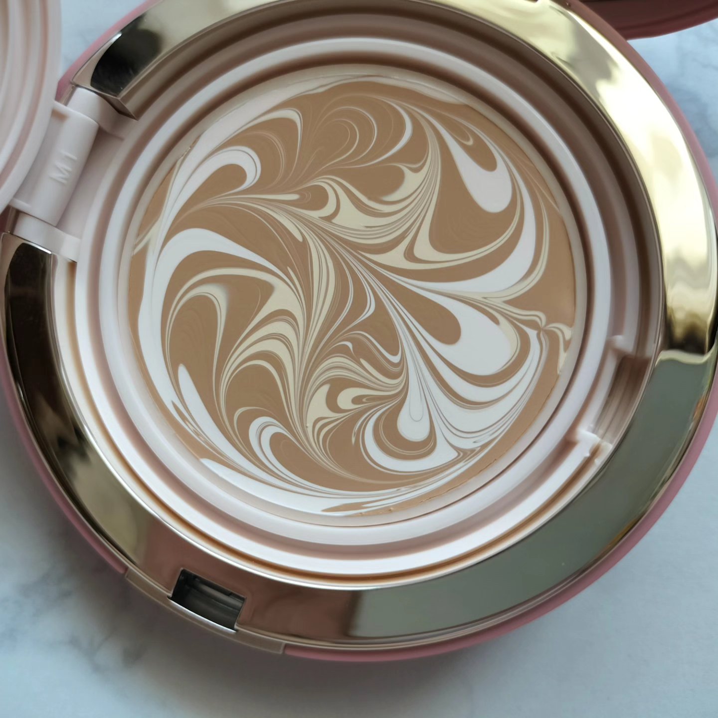 ヴェールヌーディ エッセンスパクトグロウ/AGE20’s/クリーム・エマルジョンファンデーションを使ったクチコミ（3枚目）