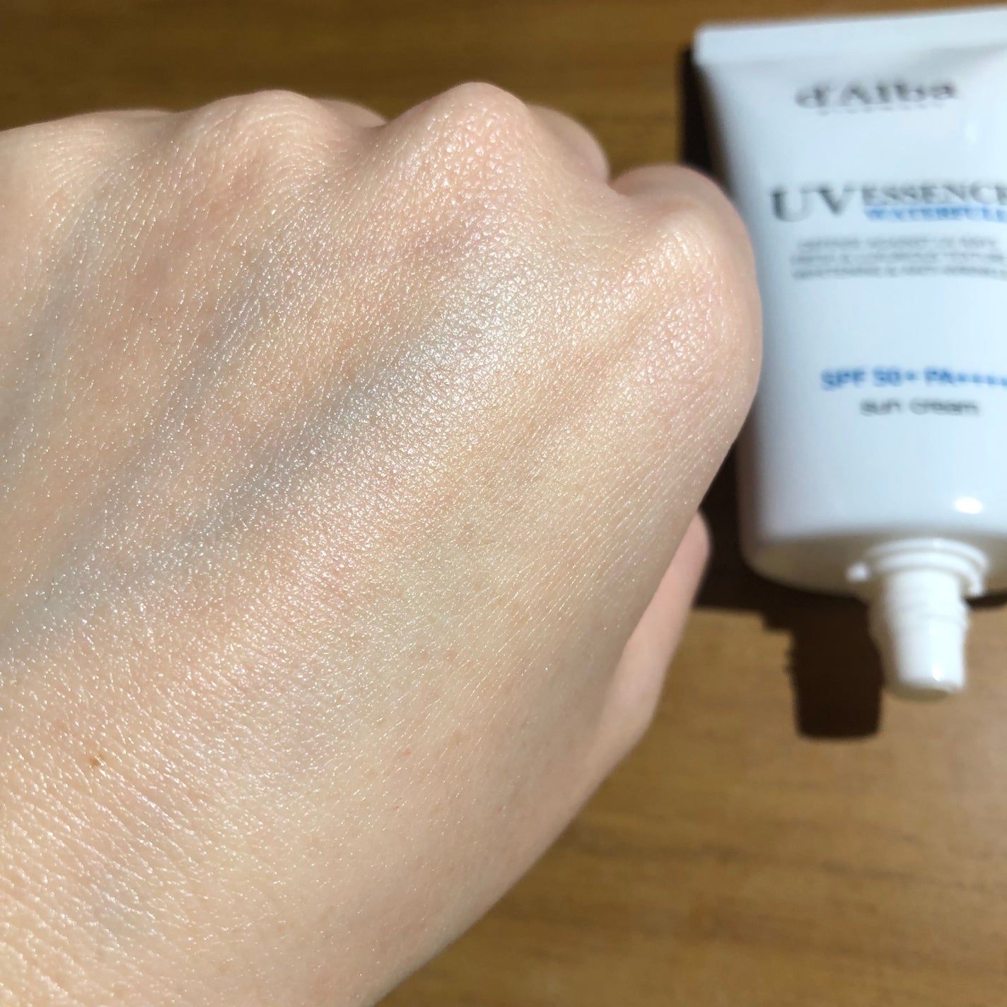 shiny_cosme_vhw5 on LIPS 「ダルバからご提供いただきました。ウォータフルエッセンスサンクリ..」(2枚目)