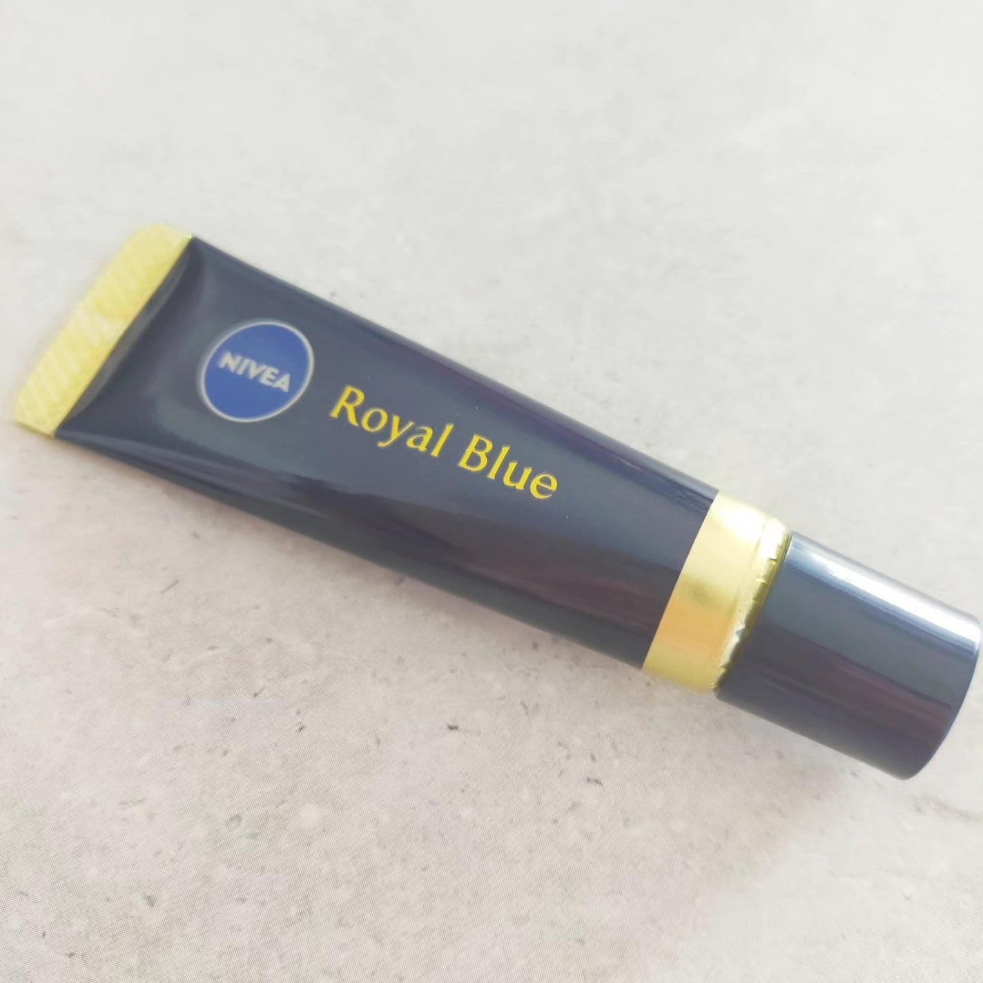 ニベア ロイヤルブルーリップ 濃密美容ケア/ニベア/リップ美容液を使ったクチコミ(2枚目)