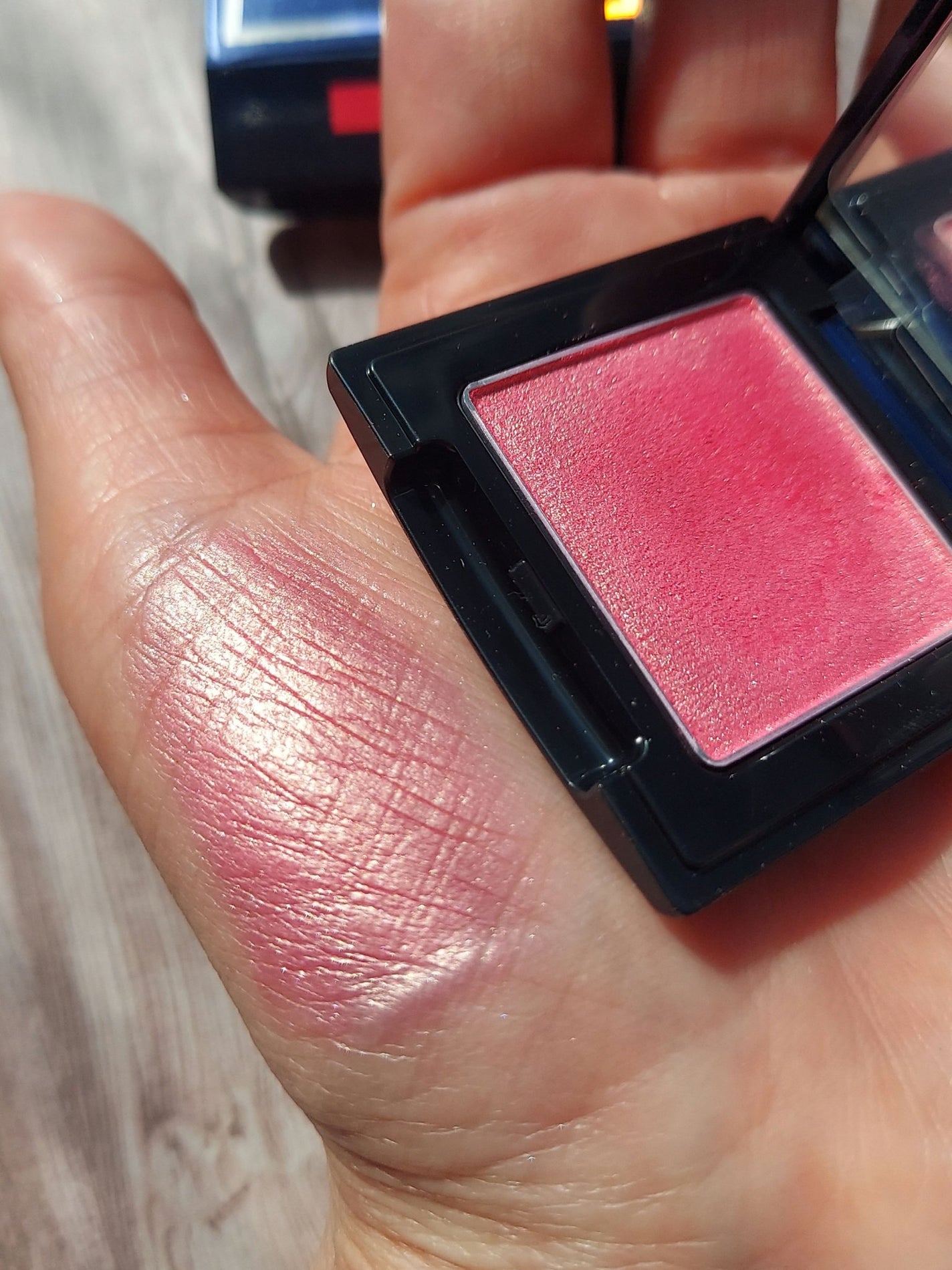 ラズル アイカラー/エレガンス ラズル /単色アイシャドウを使ったクチコミ(2枚目)