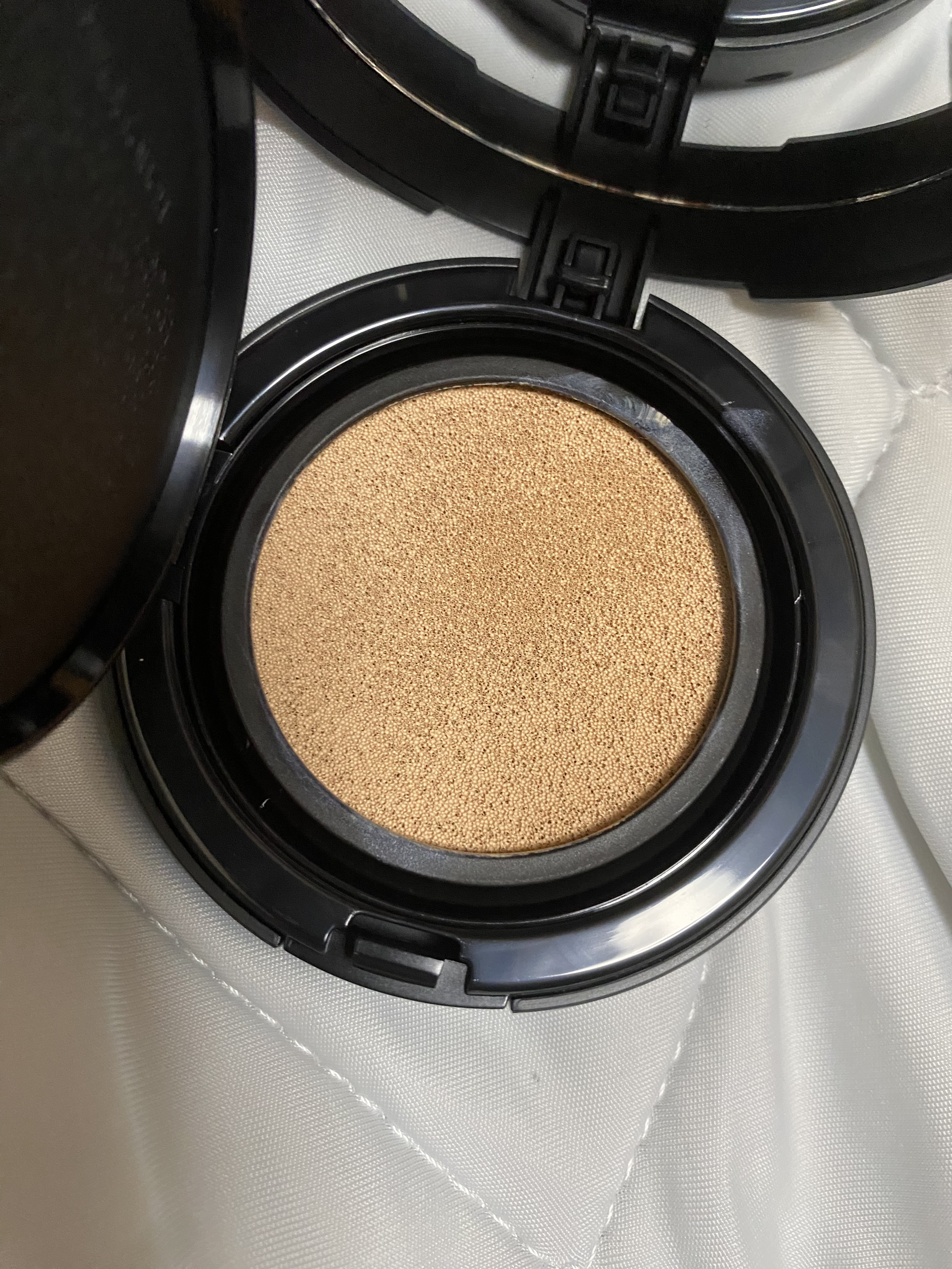 エッセンシャル スキン ヌーダー クッション pink Light(本体+リフィル)/JUNG SAEM MOOL/クッションファンデーションを使ったクチコミ（2枚目）