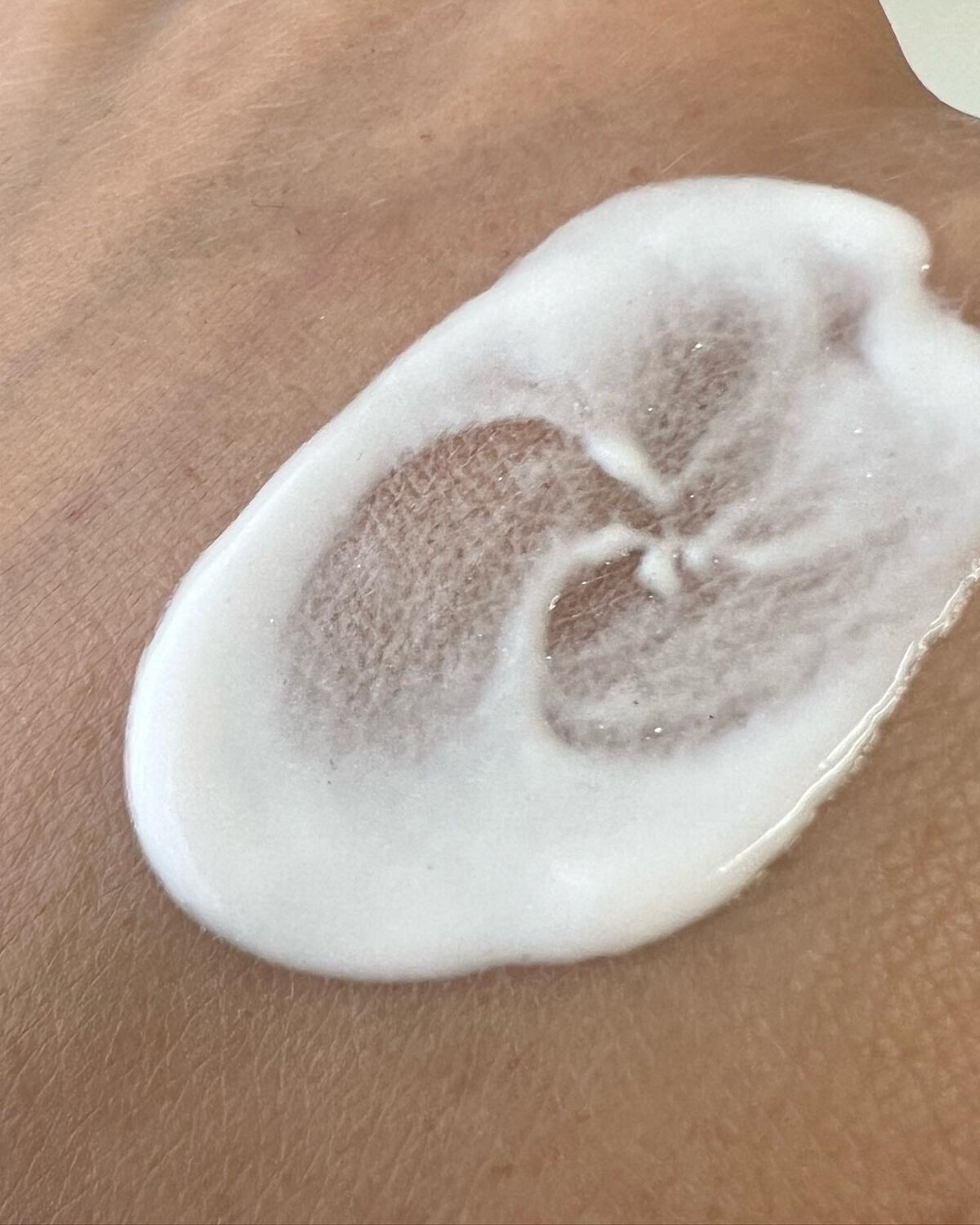 ニベアUV ディープ プロテクト＆ケア トーンアップ エッセンス/ニベア/日焼け止めローションを使ったクチコミ（2枚目）